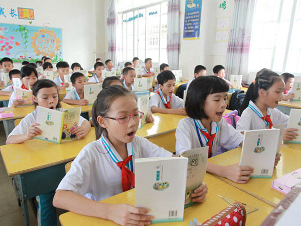 What are the main correction methods for myopia at present?